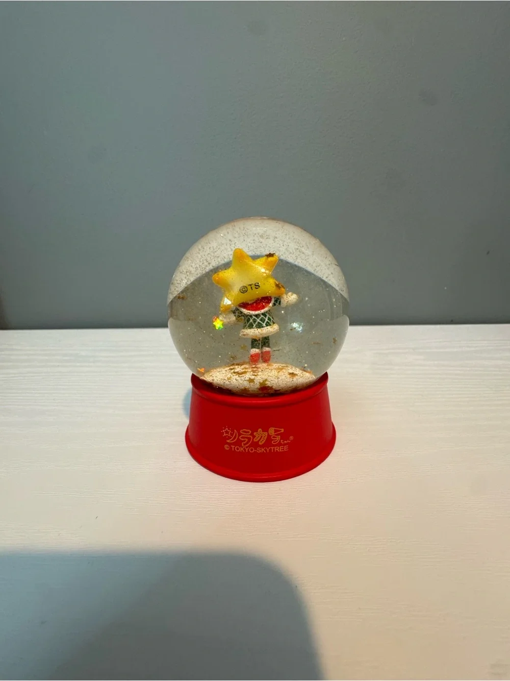 Tokyo Skytree winter collection Red Snow Globe with Yellow Star Figure